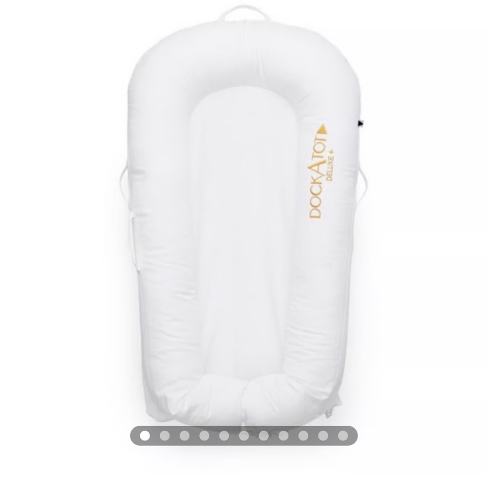 Dockatot deluxe in good used condition; white cover
